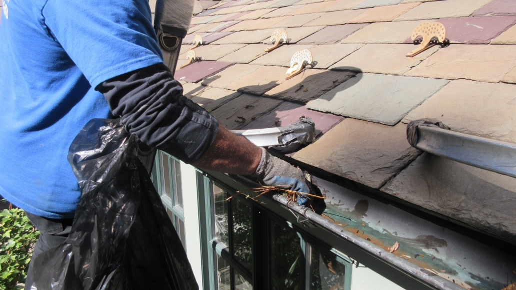 slate-wood-roof-gutter-cleaning-hero